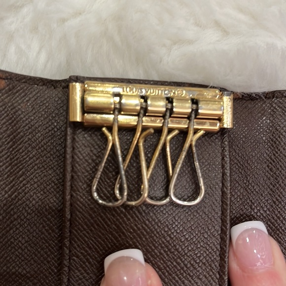 Authentic Louis Vuitton key and cash holder - Picture 8 of 10